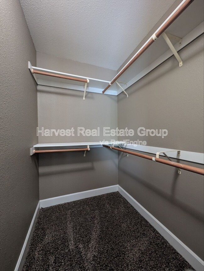 Building Photo - 318 Blossom Way