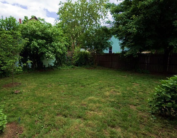 Building Photo - 39 Farmland Rd
