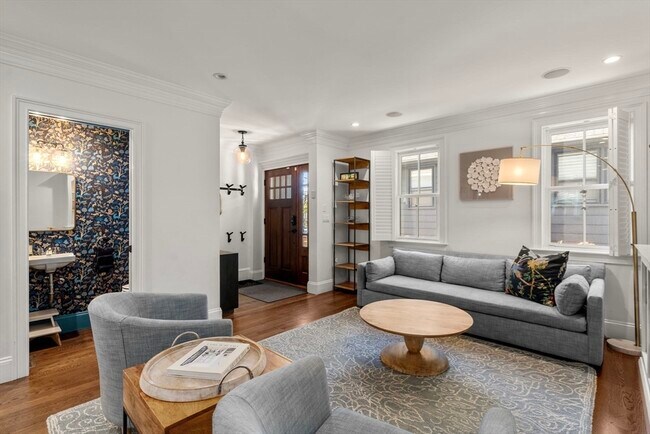 Building Photo - 2 Crystal Pl