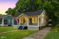 Building Photo - 130 Dalzell St