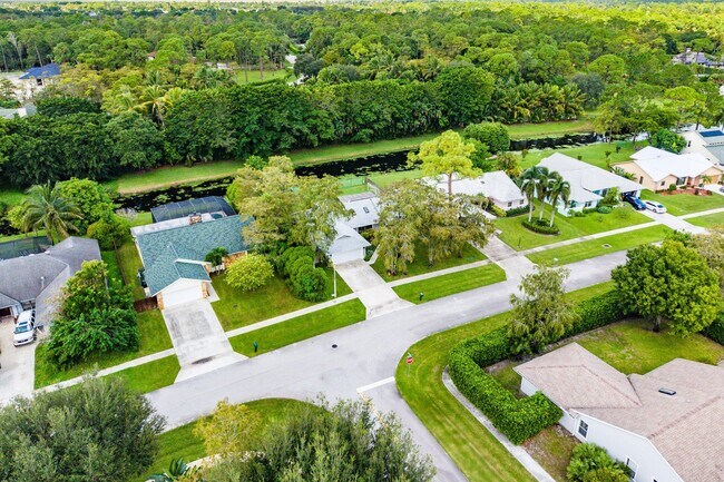 Building Photo - 1252 Raintree Ln