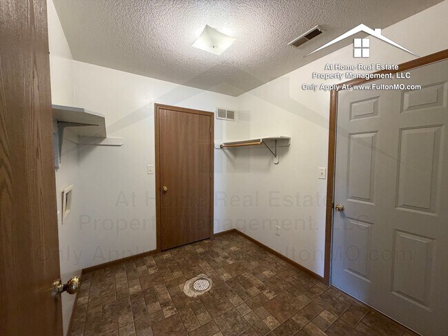 Building Photo - 2633–2635 Gates Boulevard