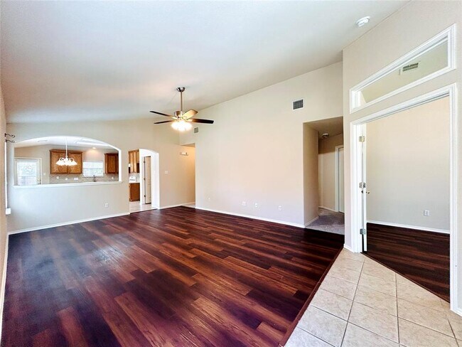 Building Photo - 468 Clarence Ct
