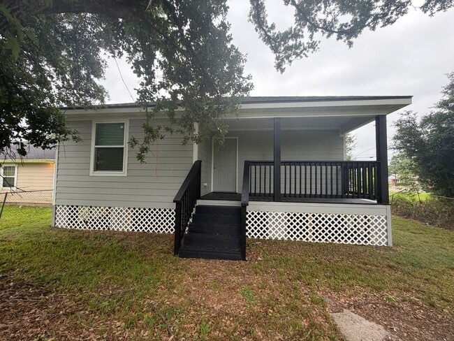 Building Photo - New Home! 4/2!