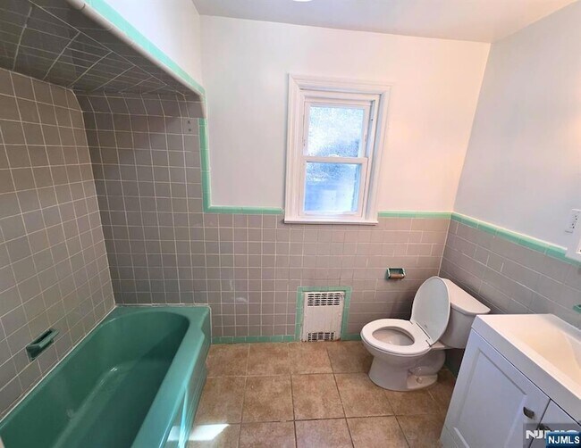 Building Photo - 118-120 Nolton Street Unit 1