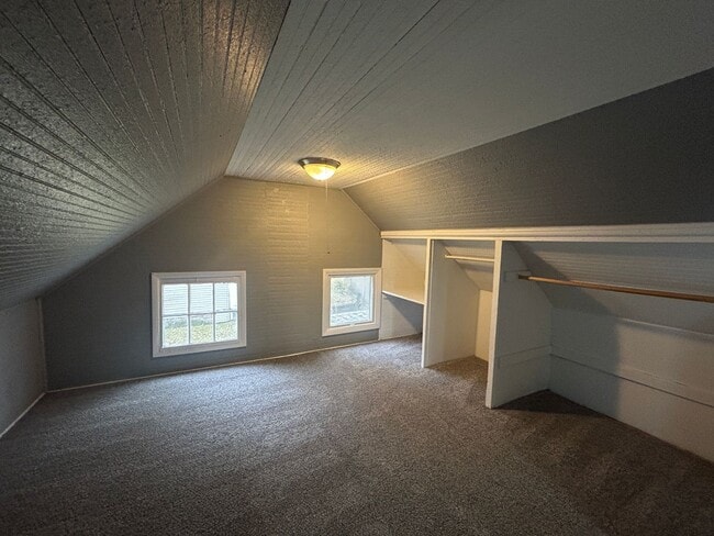 Building Photo - 3 Bedroom, 2 Bath house in East Moline