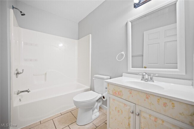 Building Photo - 3031 Logan Ln N