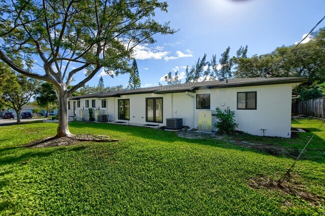 Building Photo - 2503 Oceanview Ave