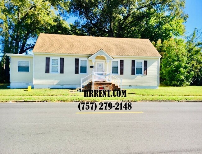 Primary Photo - Adorable Renovated 4 Bedroom 1.5 Bathroom Single Family Home located in the Westhaven area of Por...