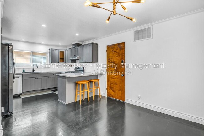 Building Photo - 20 Del Robles Ave