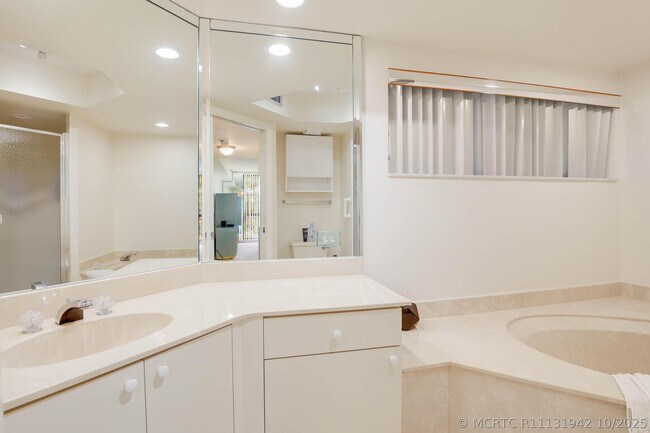 Building Photo - 5279 Fountains Dr S