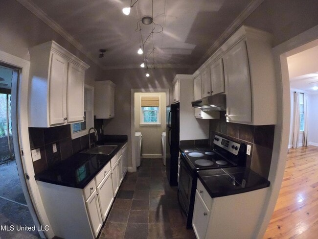 Building Photo - 1235 Linden Pl