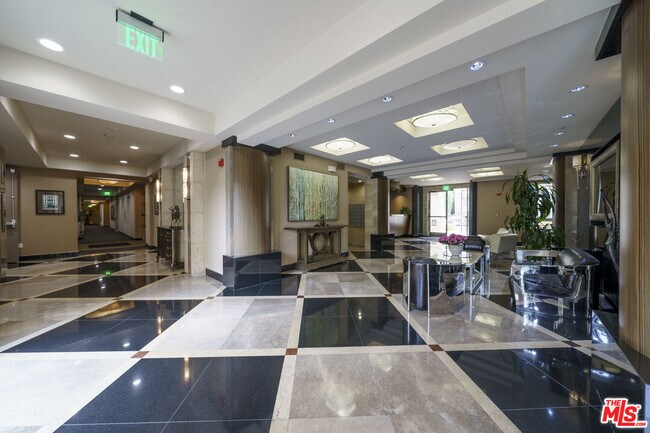 Building Photo - 1318 S Roxbury Dr