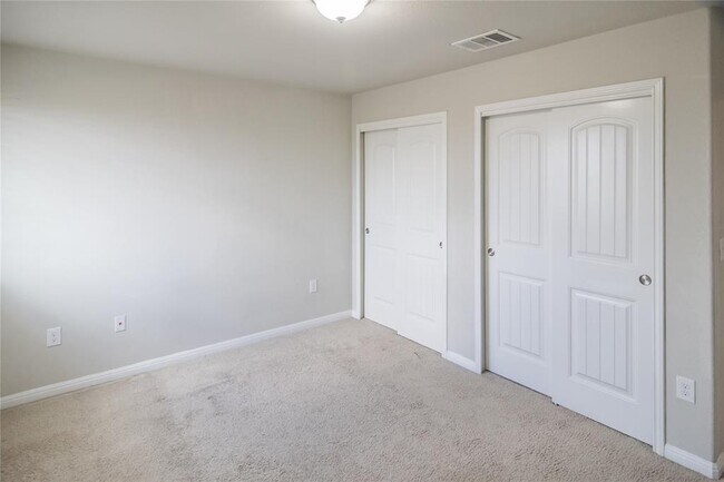 Building Photo - 332 Cane River Rd