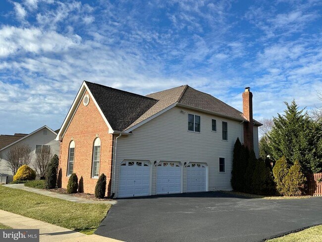 Building Photo - 3215 Spring Rain Ct