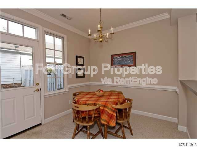 Building Photo - 12129 Memory Ln