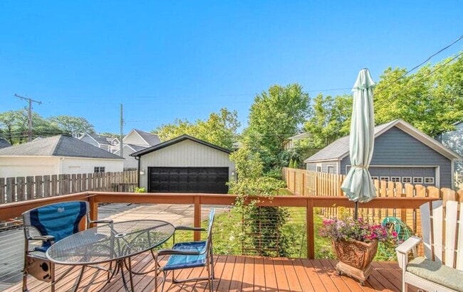 Building Photo - 986 Smith Ave