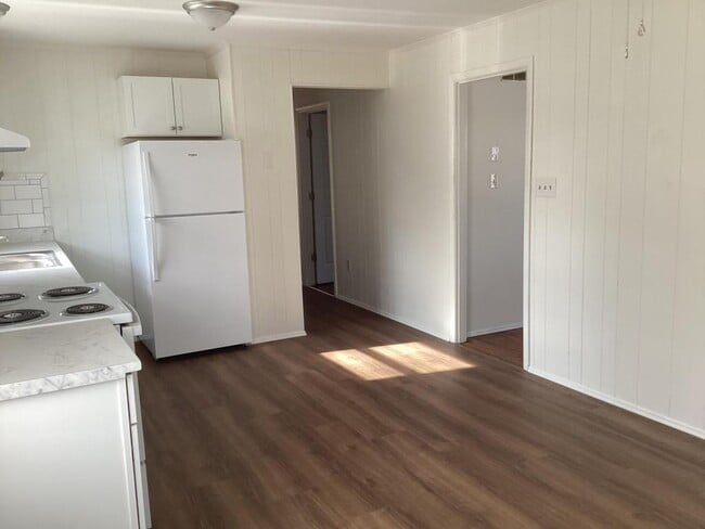 Building Photo - 242 E 35th St