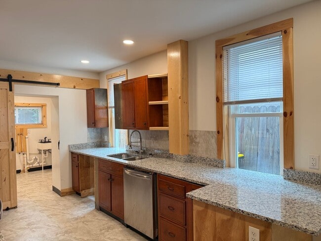 Building Photo - Beautifully Renovated 4 bedroom 2 bathroom Townhome in Columbia, PA!
