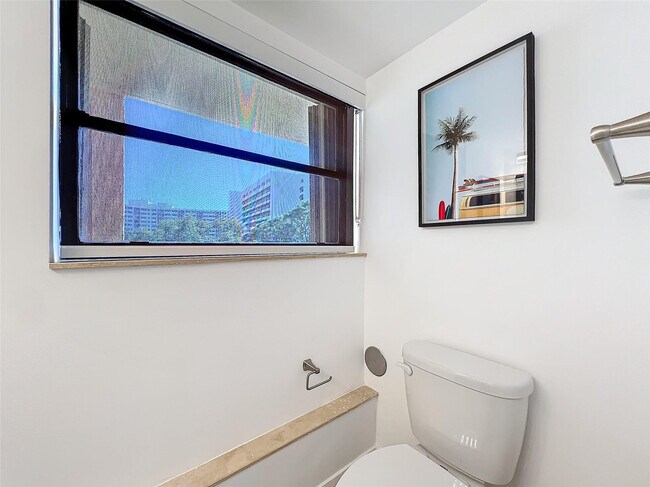 Building Photo - 364 Golfview Rd