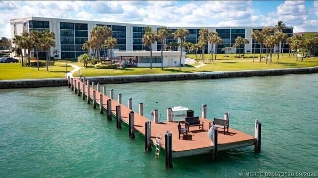 Building Photo - 200 Intracoastal Pl