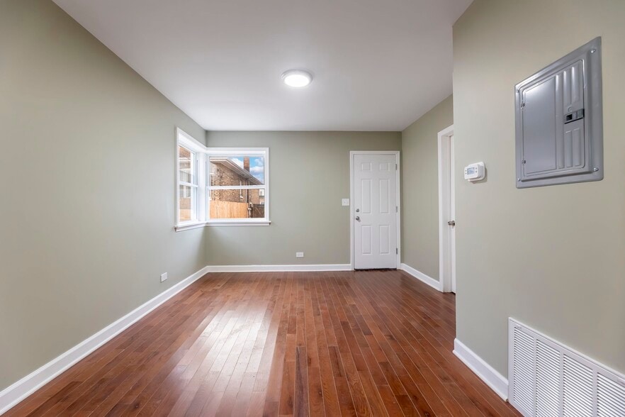 Building Photo - 6327 S Kenneth Ave