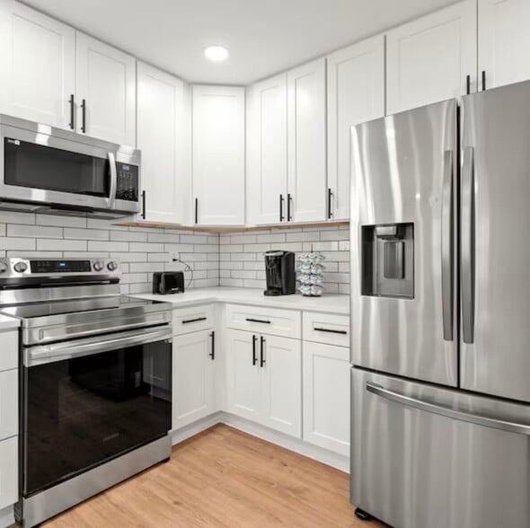 Building Photo - 2484 Calvin Ave