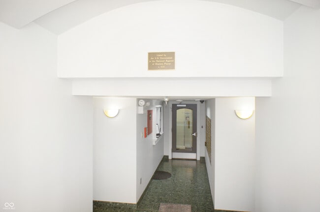 Building Photo - 230 E 9th St