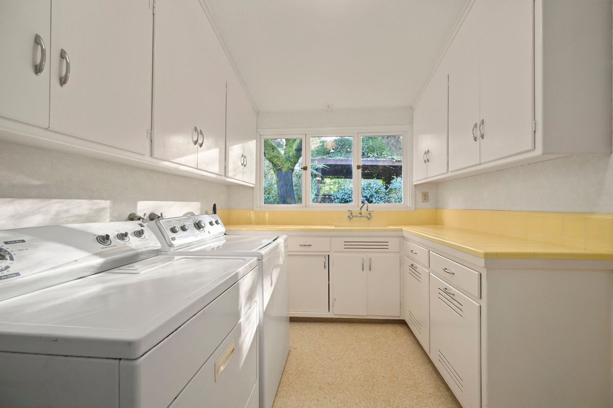 Building Photo - 4055 Marianne Dr
