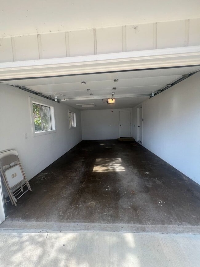 Building Photo - 695 Passover Rd