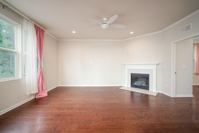 Building Photo - 2825 Dillon Dr