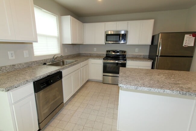 Building Photo - 4 Bed, 2.5 Single Family Home in Bunker Hi...