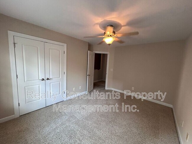 Building Photo - 4540 Pebble Lake Dr
