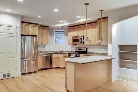 Kitchen - 4733 N Malden St