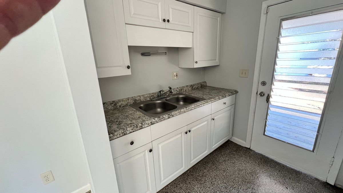 Building Photo - 2323 Belmar Dr