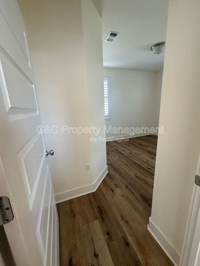 Building Photo - 15042 Breckinridge Ave