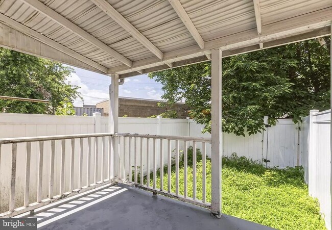 Building Photo - 237 3rd St