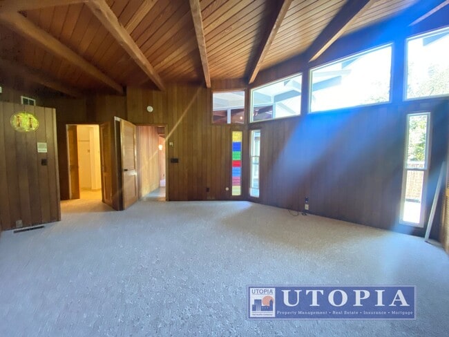 Building Photo - 215 Blackpoint Ln