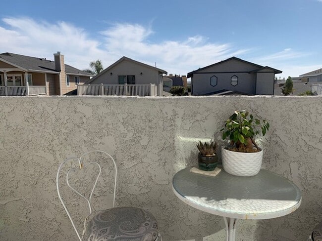 Building Photo - Coastal Living at Its Best | 3 Bed + 2 Bat...