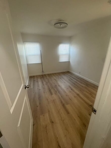 Building Photo - 9924 Rosewood Ave.