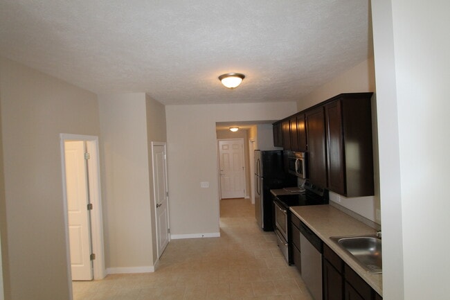 Building Photo - Fully Remodeled 3 Bedroom House!