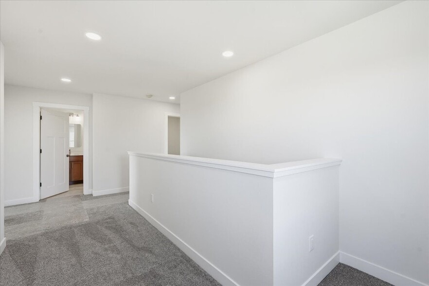 Building Photo - 990 Bell Cir