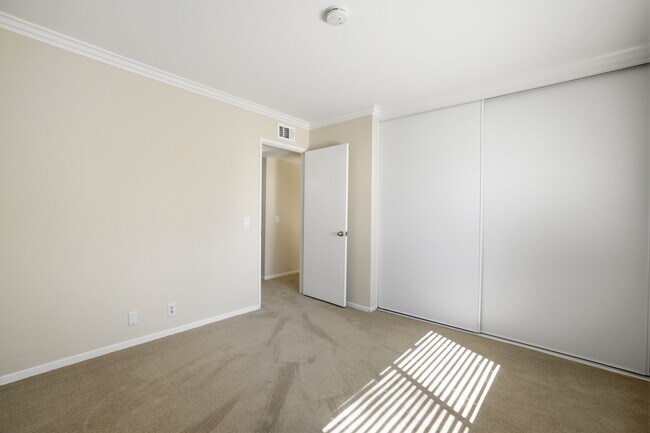 Building Photo - 508 Ventaja