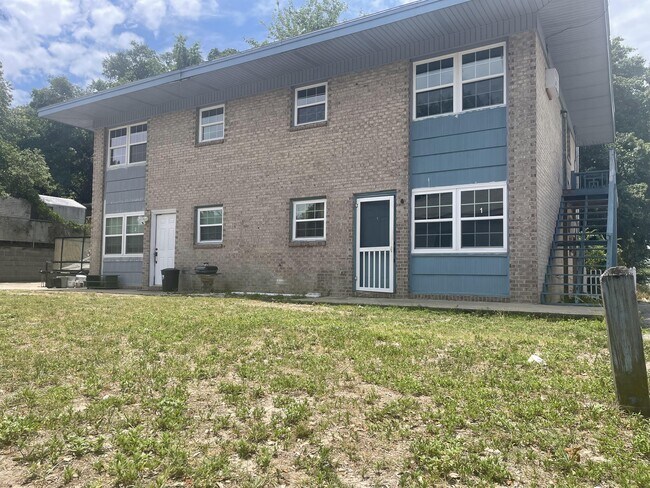 Building Photo - 409 27th Ave N