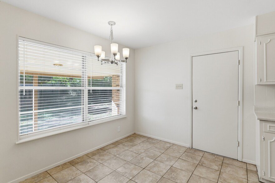 Building Photo - 5922 Moon Dance St