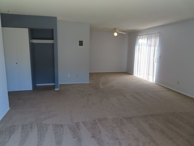 Building Photo - Three Bedroom Condo in Rancho Penasquitos