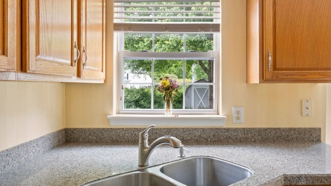 Building Photo - 3BR 2.5BA Cul-de-sac House with Loft in To...