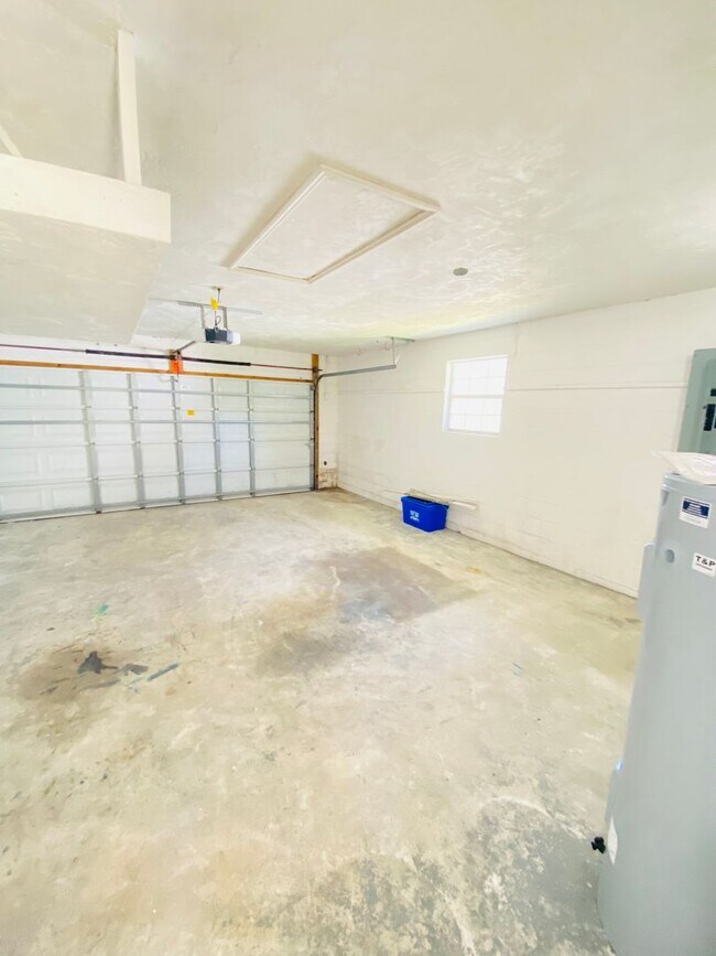 Building Photo - Beautiful 3 Bedroom House in Quiet Ormond Beach Neighborhood