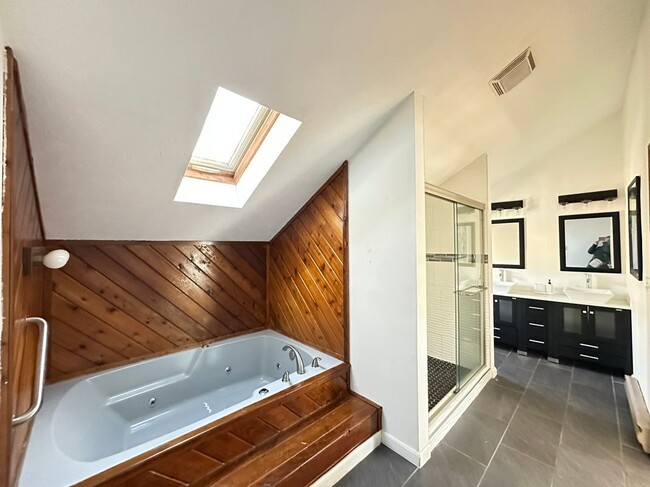 Building Photo - 123 Banbury Dr