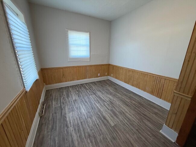 Building Photo - 714 Commercial-